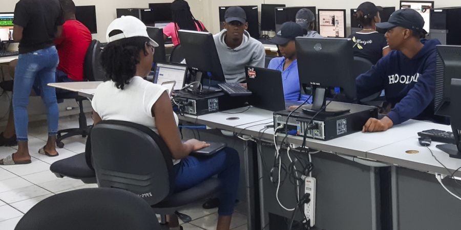 Tertiary Students Grapple with the Digital Classroom